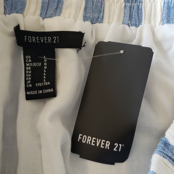 Striped Linen Blend Shorts - Picture 7 of 7